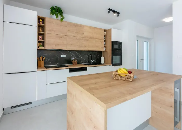 Luce Vila Grizane-Belgrad