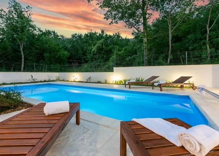 Luce Vila Grizane-Belgrad